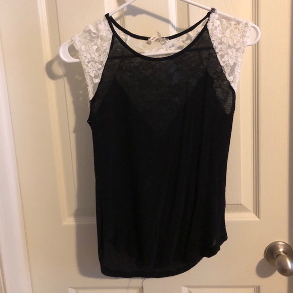 Black tank top with lace - Picture 1 of 3